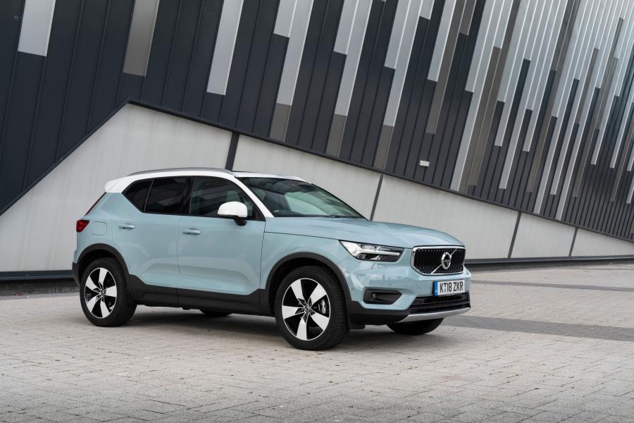  Volvo XC40 T3 Momentum 2018 года  (UK) (фото 37 из 40)